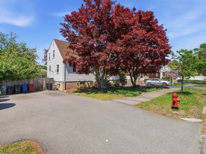 646 Lynn Fells Pkwy, Melrose MA 02176