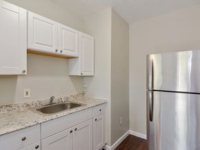 28 Prescott St, Leominster MA 01453
