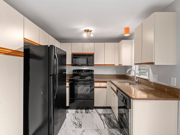 85 Victoria Heights 85, Boston MA 02136