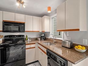 85 Victoria Heights 85, Boston MA 02136