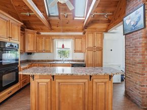 11 Glover St, Southbridge MA 01550