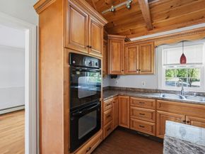 11 Glover St, Southbridge MA 01550