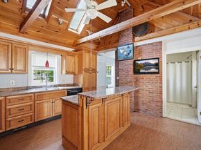 11 Glover St, Southbridge MA 01550