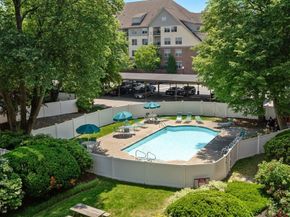 20 Hammond Pond 302, Newton MA 02459
