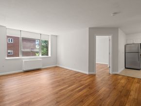 20 Hammond Pond 302, Newton MA 02459