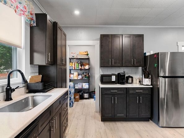 33 Warren St, Peabody MA 01960