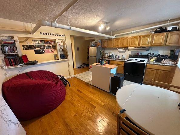 313 Summit Ave 13, Boston MA 02135
