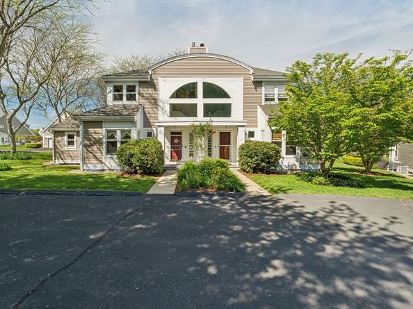 8 Oakmont Drive 8, Wareham MA 02532