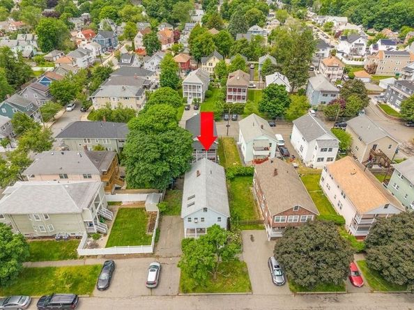 178-180 Brookside Pkwy, Medford MA 02155