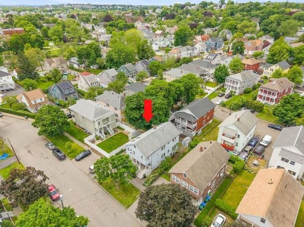 178-180 Brookside Pkwy, Medford MA 02155
