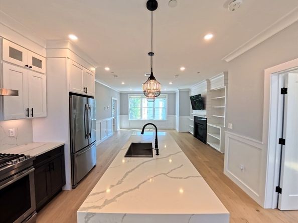 113 Beacon Street B, Somerville MA 02143