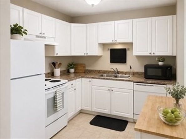 46 Cochituate Rd 203, Framingham MA 01701
