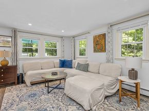 9 Lakeshore Dr, Norfolk MA 02056