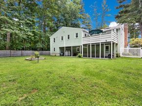 9 Lakeshore Dr, Norfolk MA 02056