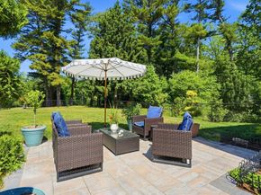 26 Acorn St, Duxbury MA 02332