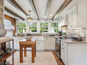 26 Acorn St, Duxbury MA 02332
