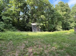 28 Budd Dr, Dudley MA 01571