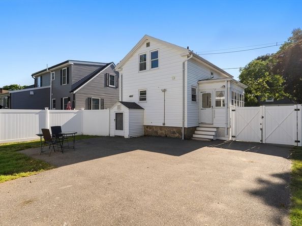 12 Johnson Ave, Peabody MA 01960