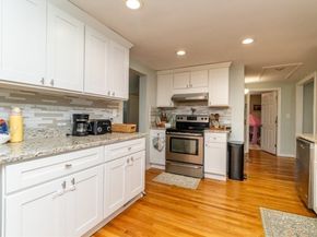 9 Sunset Ave, Holbrook MA 02343