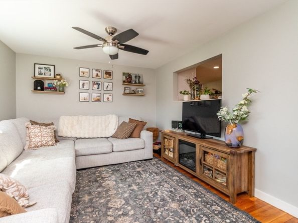 9 Sunset Ave, Holbrook MA 02343