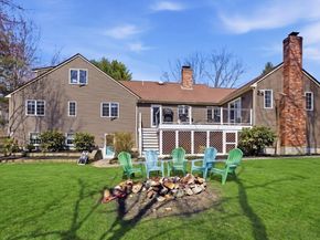 28 Lancelot Ct, Norwood MA 02062