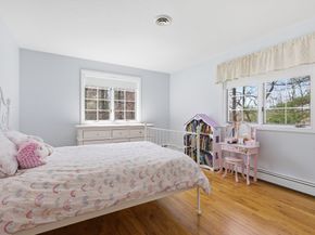 28 Lancelot Ct, Norwood MA 02062
