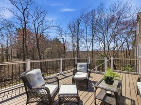 28 Lancelot Ct, Norwood MA 02062