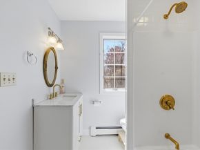 28 Lancelot Ct, Norwood MA 02062