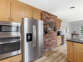 28 Lancelot Ct, Norwood MA 02062