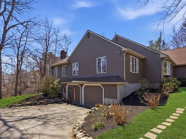 28 Lancelot Ct, Norwood MA 02062