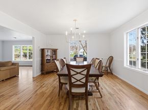 28 Lancelot Ct, Norwood MA 02062