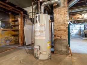 9 Dudley Street, Leominster MA 01453