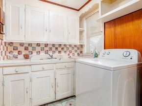 9 Dudley Street, Leominster MA 01453