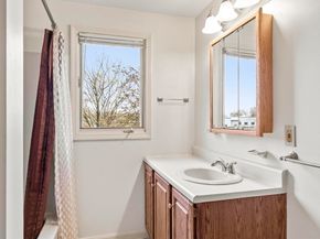 140 Cortland Cir 140, Leominster MA 01453