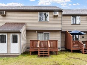 140 Cortland Cir 140, Leominster MA 01453