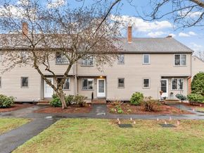 140 Cortland Cir 140, Leominster MA 01453