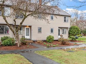 140 Cortland Cir 140, Leominster MA 01453