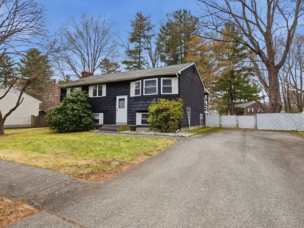 3 Hills Rd, Middleton MA 01949