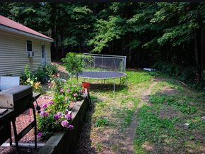 10 Bates Hl, Sturbridge MA 01518