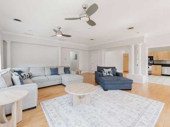 6 Cushing St 1, Waltham MA 02453