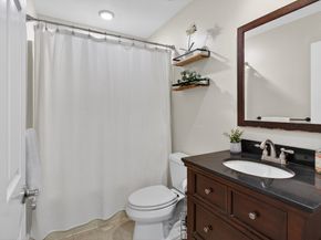 31 Elizabeth St 202, Worcester MA 01605