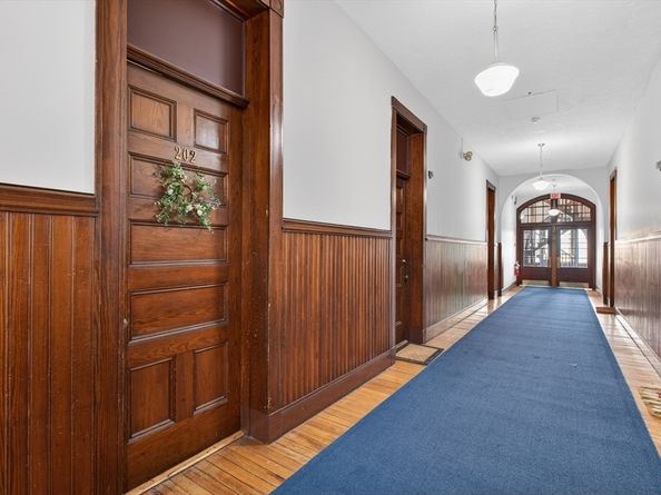 31 Elizabeth St 202, Worcester MA 01605