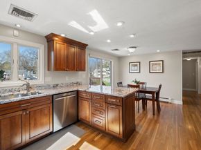 126 Hanscom Ave, Reading MA 01867