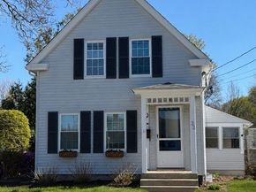 33 Pleasant St, Hopkinton MA 01748