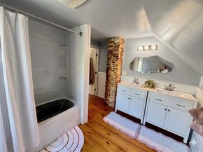 33 Pleasant St, Hopkinton MA 01748
