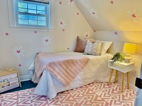 33 Pleasant St, Hopkinton MA 01748