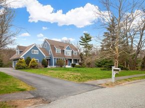 120 Cricket Ln, North Andover MA 01845