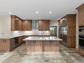 120 Cricket Ln, North Andover MA 01845
