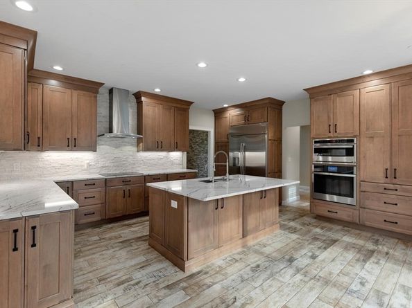 120 Cricket Ln, North Andover MA 01845