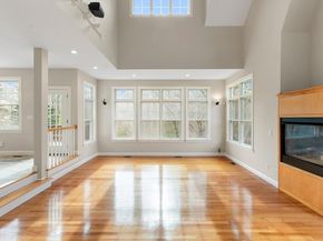 120 Cricket Ln, North Andover MA 01845